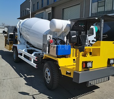 國(guó)六重汽王牌攪拌車(chē)